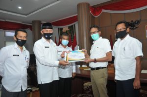 HUT Kota Padang ke-351, Gubernur Irwan Prayitno Penghargaan Tokoh Berprestasi Bidang Pendidikan
