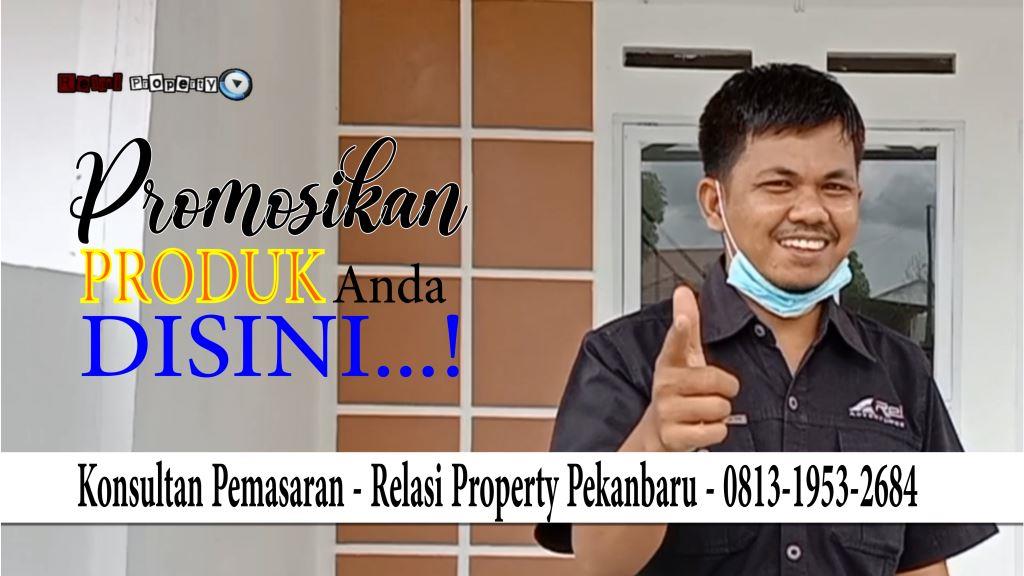 Direktur Relasi Virtual Fahmi Yuhendra saat mengambil video pemasaran salah satu rumah di kota Pekanbaru