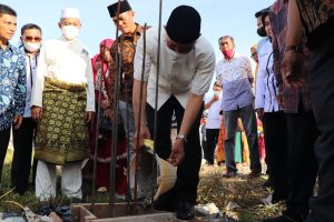 Mahyeldi Resmikan Sekretariat IKKA Kota Pekanbaru serta Meletakan Batu Pertama Pembangunan Gedung Sekolah.